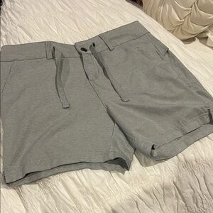 Women’s Magellan short size small